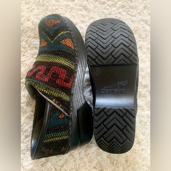 Dansko shoe 36 tapestry black embroidered aztec euc vibrant cleaned professional - Picture 2 of 5